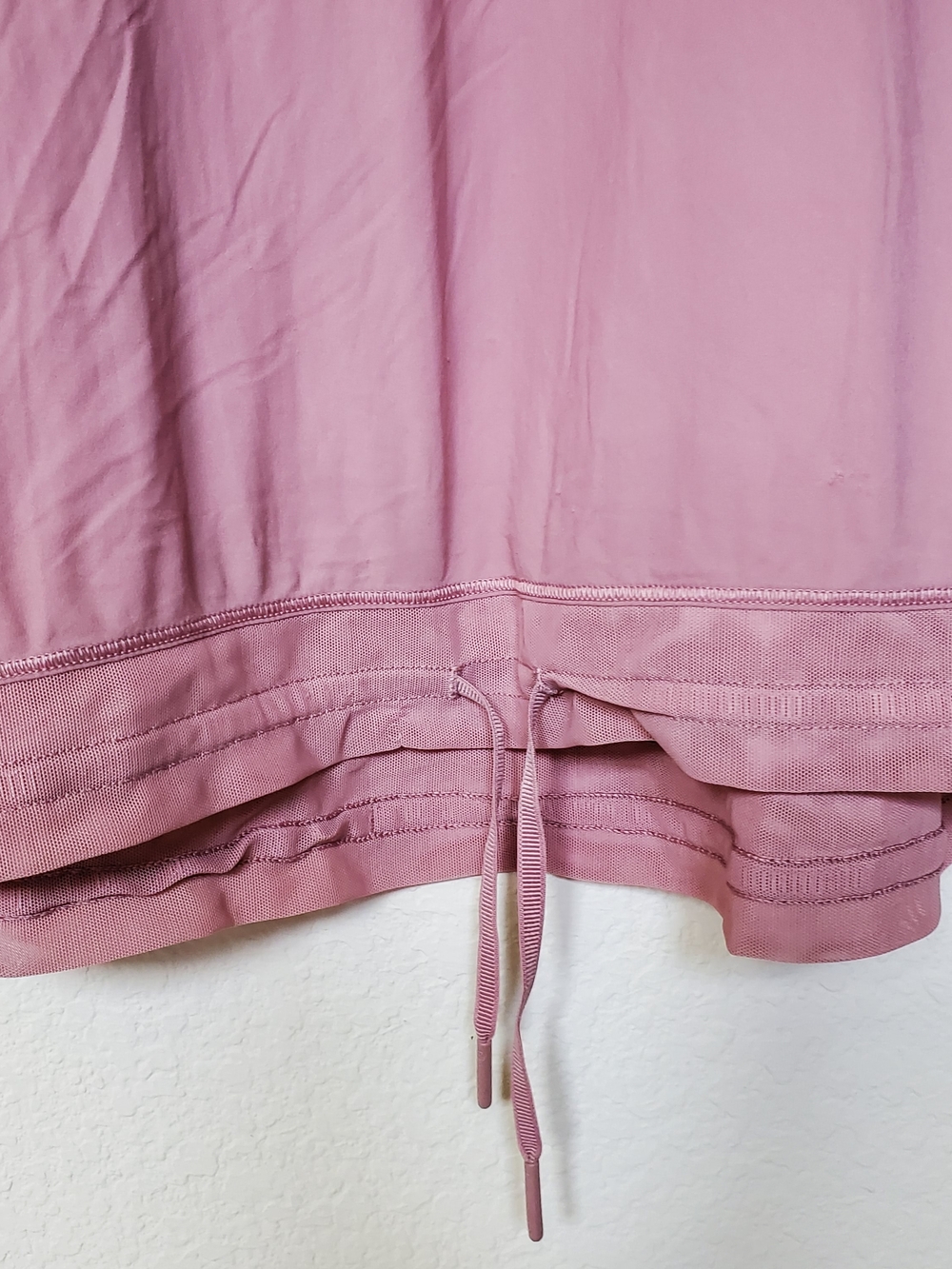 lululemon athletica Short Sleeve Tie-Hem Top in Dusty Rose.  Size 4 - Picture 2 of 5